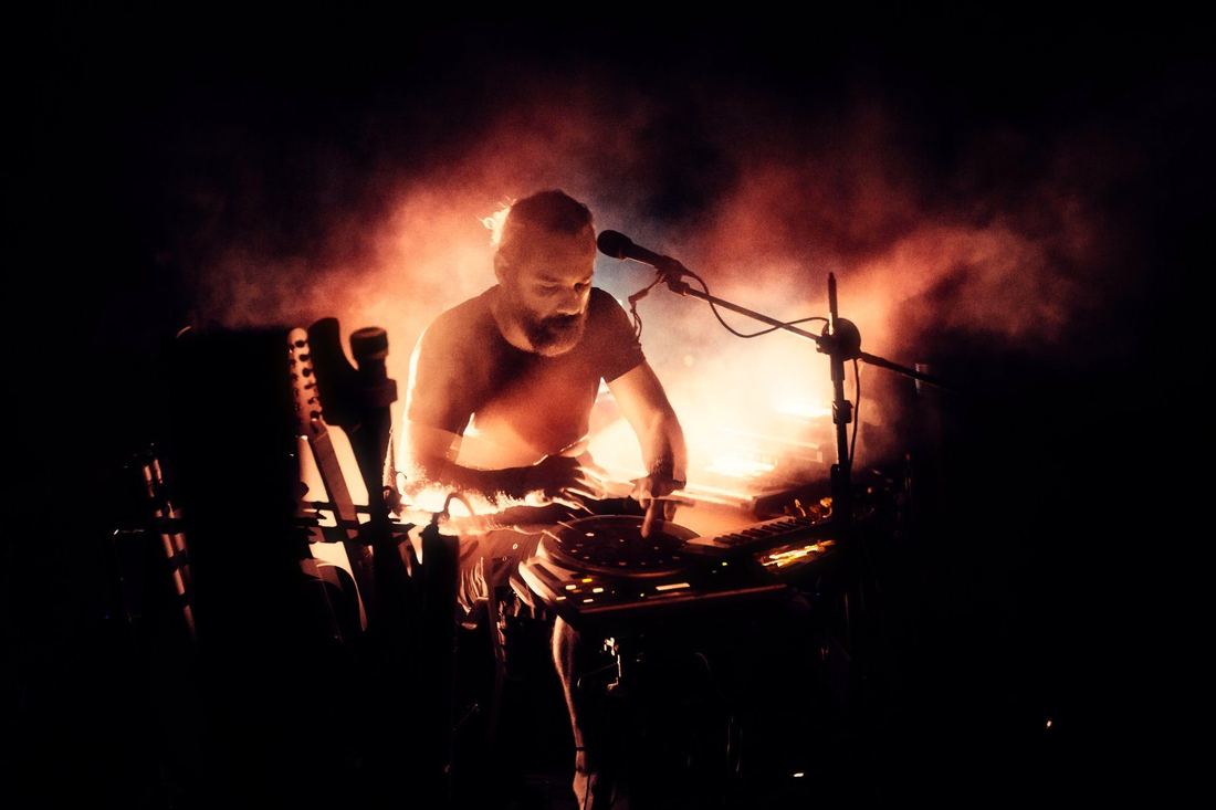 Wind Journey · humo y fuego